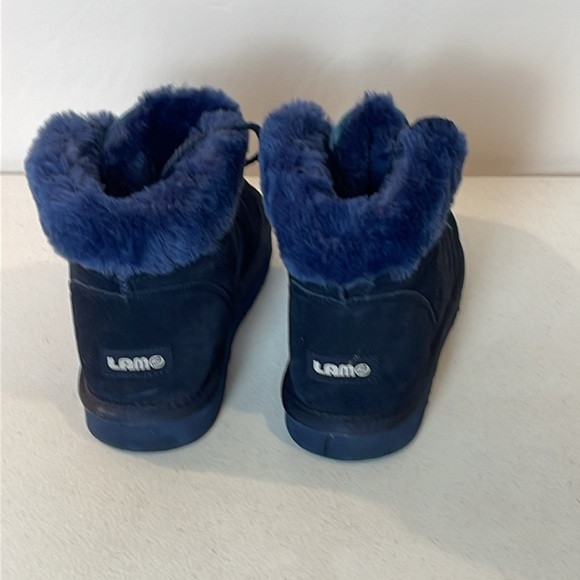 LAMO BLUE  lace up boot. Faux fur lined to keep your feet warm. Size 7 EU 38 - Picture 3 of 6